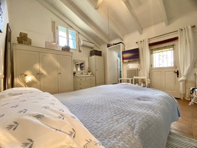 Beautifully Restored Stone Residence with Pool, Studio & Mini Tennis Court - 15
