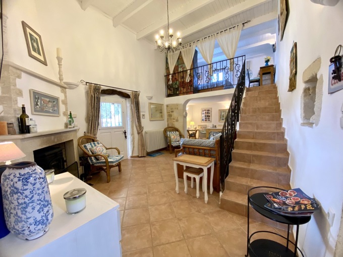 Beautifully Restored Stone Residence with Pool, Studio & Mini Tennis Court - 8