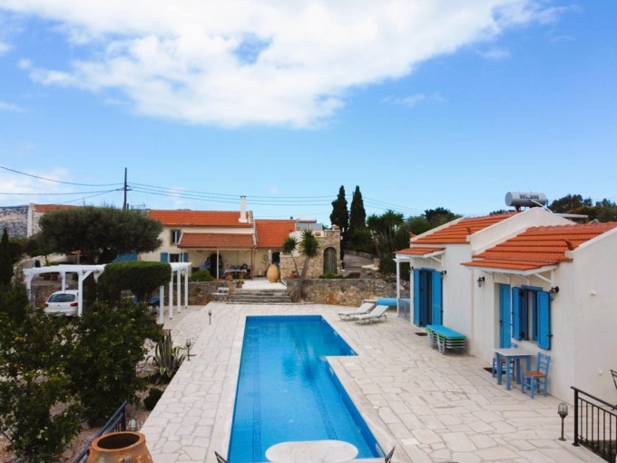 Beautifully Restored Stone Residence with Pool, Studio & Mini Tennis Court - 50