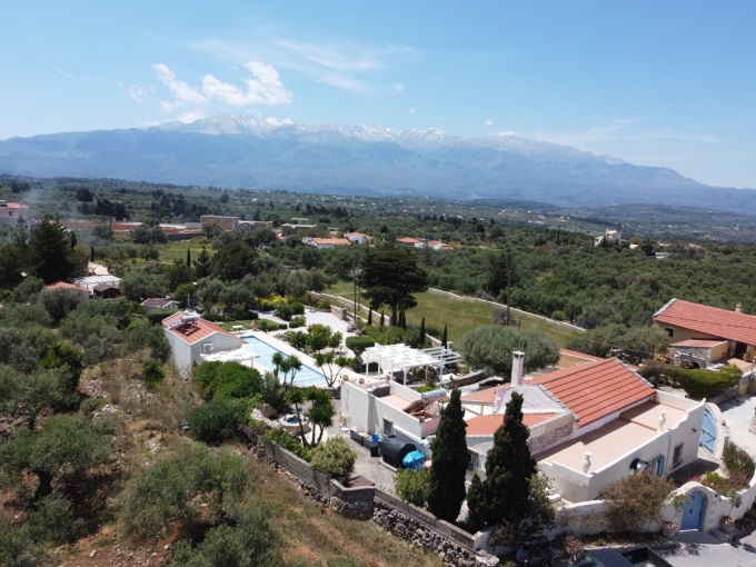 Beautifully Restored Stone Residence with Pool, Studio & Mini Tennis Court - 7