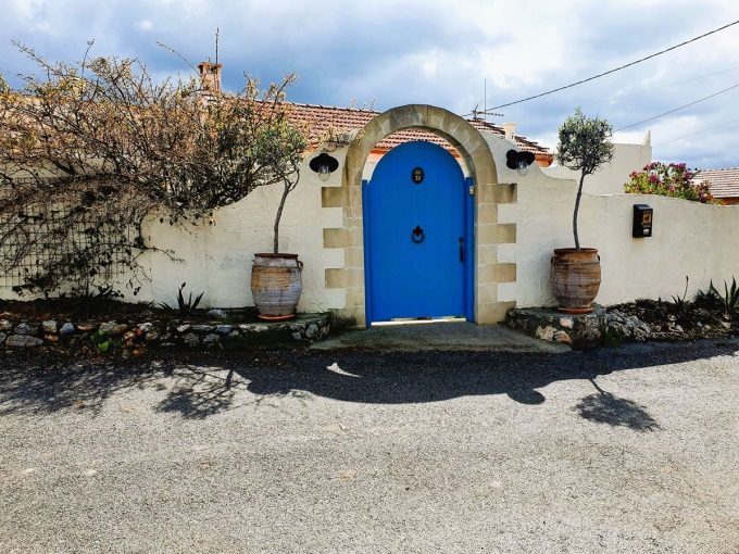 Beautifully Restored Stone Residence with Pool, Studio & Mini Tennis Court - 9
