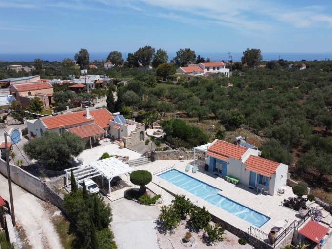 Beautifully Restored Stone Residence with Pool, Studio & Mini Tennis Court - 60