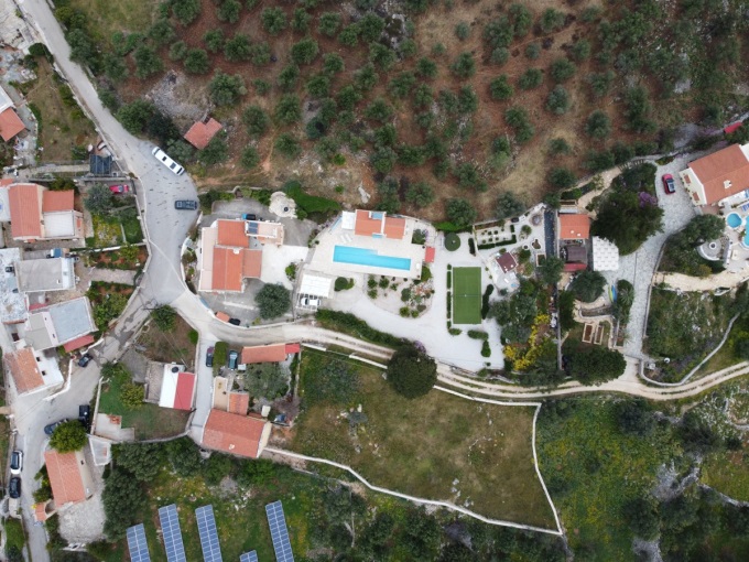 Beautifully Restored Stone Residence with Pool, Studio & Mini Tennis Court - 55