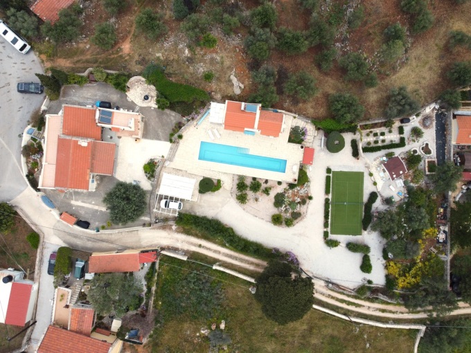 Beautifully Restored Stone Residence with Pool, Studio & Mini Tennis Court - 5