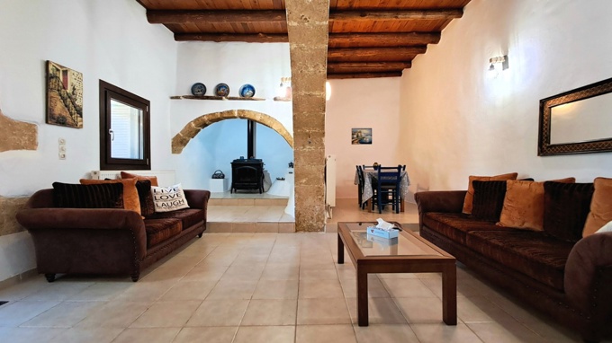4 Bedroom Traditional Village House With Pool For Sale in Embrosneros - 10