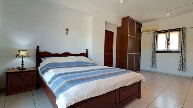 4 Bedroom Traditional Village House With Pool For Sale in Embrosneros - 12