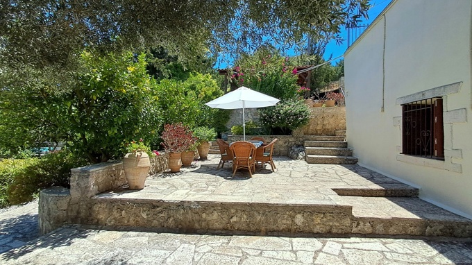 4 Bedroom Traditional Village House With Pool For Sale in Embrosneros - 4