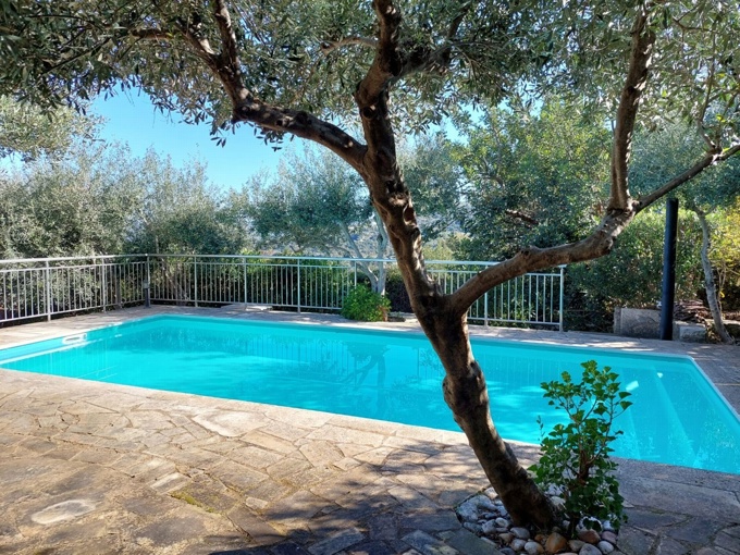 4 Bedroom Traditional Village House With Pool For Sale in Embrosneros - 26