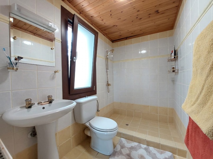 4 Bedroom Traditional Village House With Pool For Sale in Embrosneros - 24
