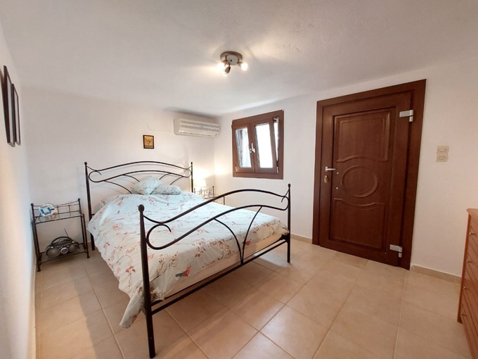 4 Bedroom Traditional Village House With Pool For Sale in Embrosneros - 19