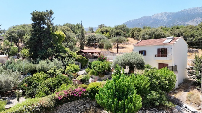 4 Bedroom Traditional Village House With Pool For Sale in Embrosneros - 30