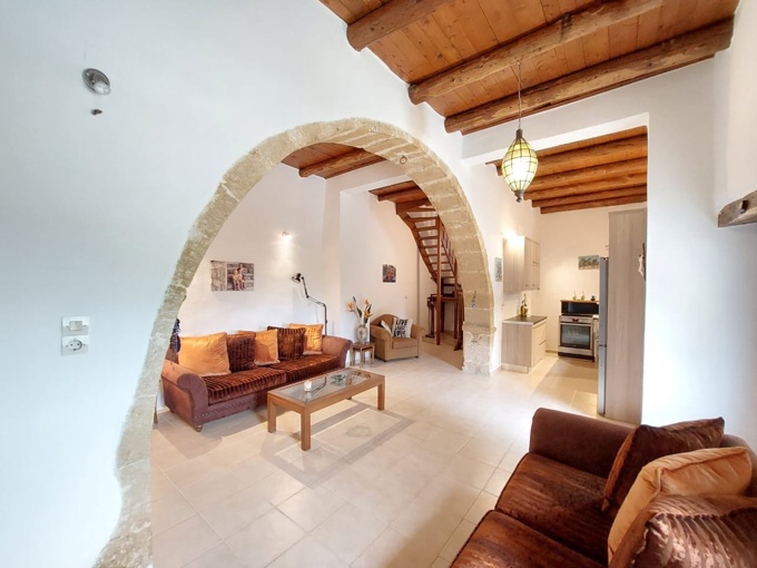 4 Bedroom Traditional Village House With Pool For Sale in Embrosneros - 25