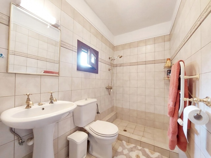 4 Bedroom Traditional Village House With Pool For Sale in Embrosneros - 28
