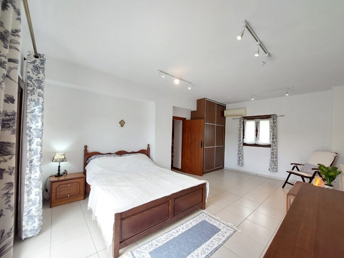 4 Bedroom Traditional Village House With Pool For Sale in Embrosneros - 23