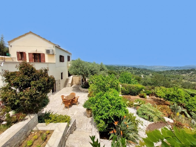 4 Bedroom Traditional Village House With Pool For Sale in Embrosneros - 3