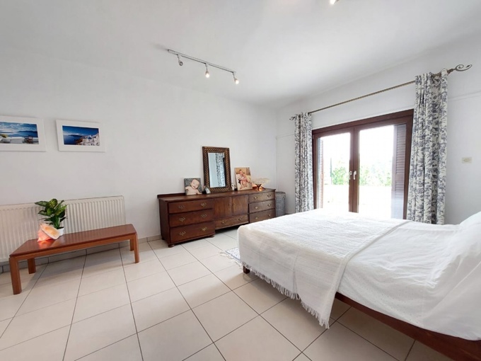 4 Bedroom Traditional Village House With Pool For Sale in Embrosneros - 22