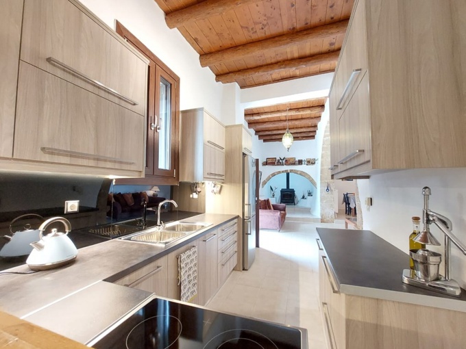4 Bedroom Traditional Village House With Pool For Sale in Embrosneros - 17