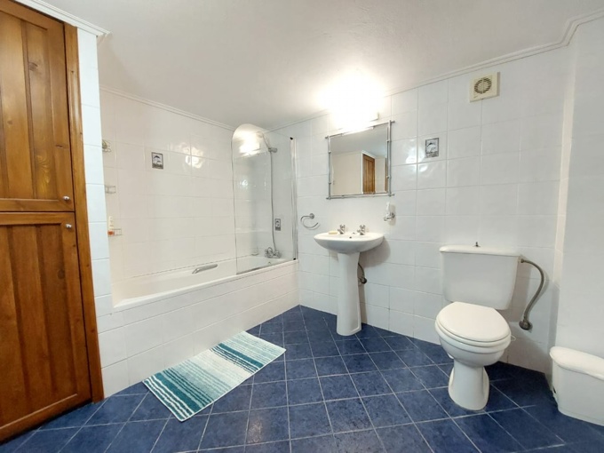 4 Bedroom Traditional Village House With Pool For Sale in Embrosneros - 20
