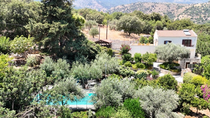 4 Bedroom Traditional Village House With Pool For Sale in Embrosneros - 1
