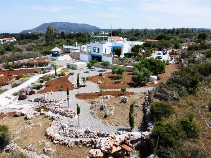Exquisite Villa with Panoramic Sea Views, Infinity Pool, and Luxurious Features For Sale In Litsarda - 8
