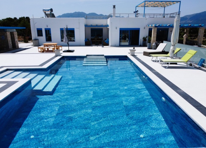 Exquisite Villa with Panoramic Sea Views, Infinity Pool, and Luxurious Features For Sale In Litsarda - 12