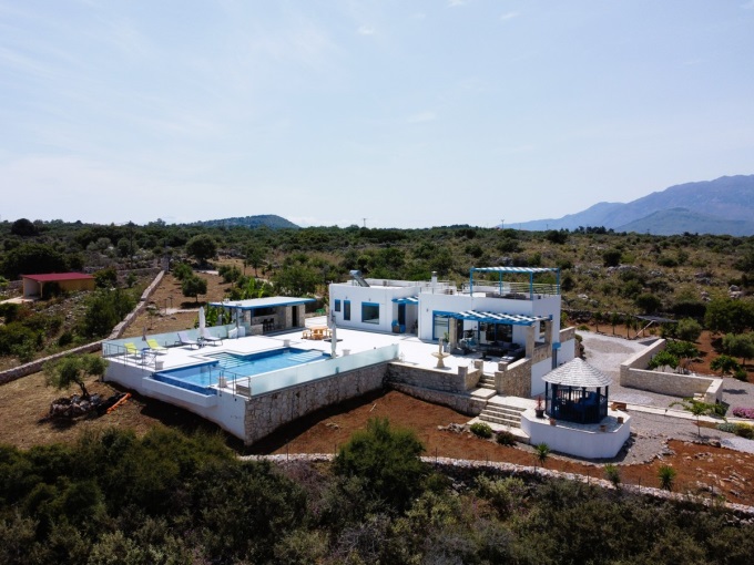 Exquisite Villa with Panoramic Sea Views, Infinity Pool, and Luxurious Features For Sale In Litsarda - 5