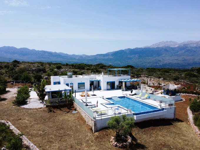 Exquisite Villa with Panoramic Sea Views, Infinity Pool, and Luxurious Features For Sale In Litsarda - 7