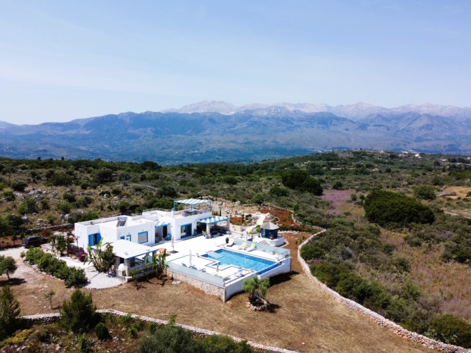 Exquisite Villa with Panoramic Sea Views, Infinity Pool, and Luxurious Features For Sale In Litsarda - 6