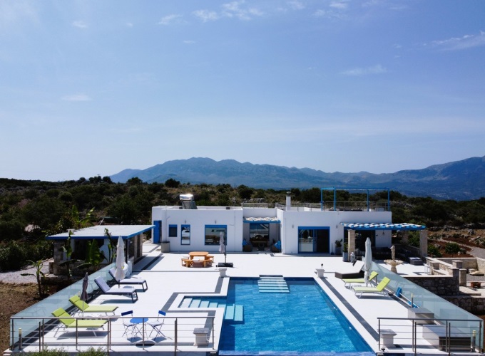 Exquisite Villa with Panoramic Sea Views, Infinity Pool, and Luxurious Features For Sale In Litsarda - 3