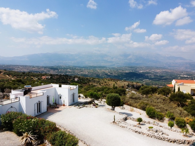 Contemporary Single Level Villa with Mesmerizing Views For Sale in Drapanos - 4