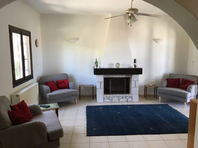 Charming Crete Retreat Seaview Villa with Comfortable Design For Sale In Plaka - 3