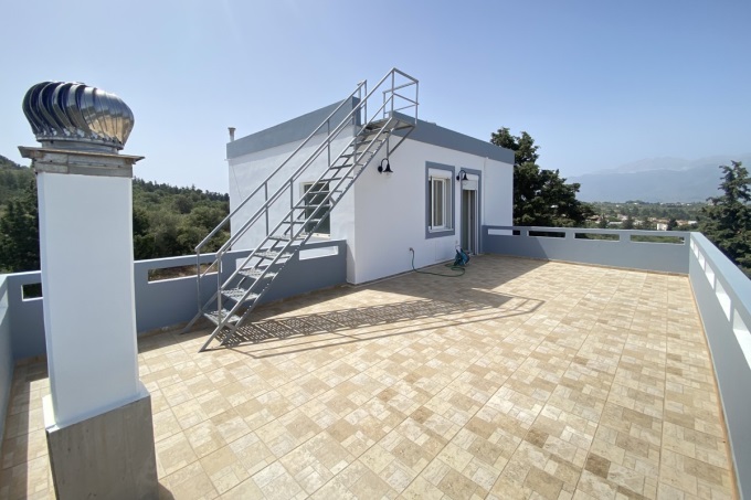 Stunning Mountain views Villa For Sale in Xirosterni - 38