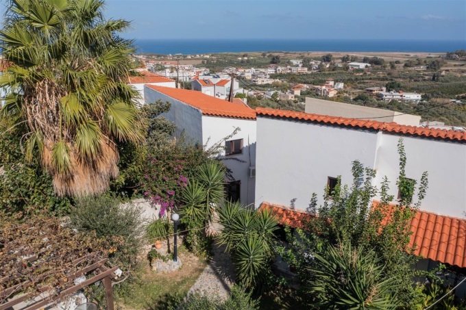 Great Property with Pool and Stunning Sea Views For Sale in Tavronitis - 17