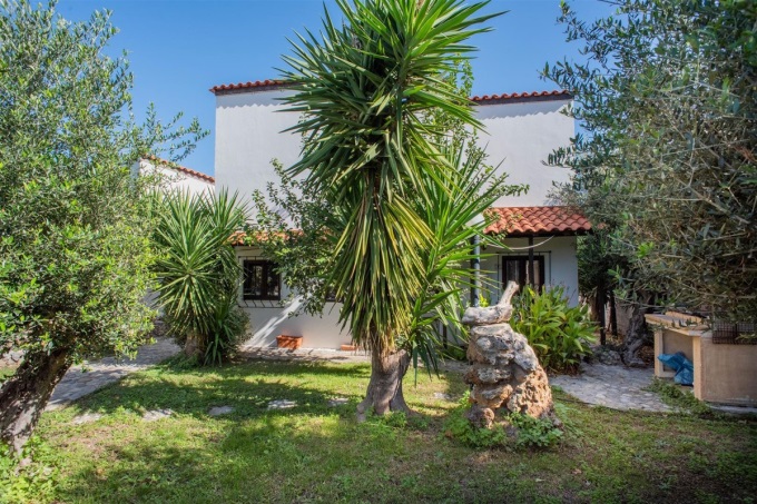 Great Property with Pool and Stunning Sea Views For Sale in Tavronitis - 20