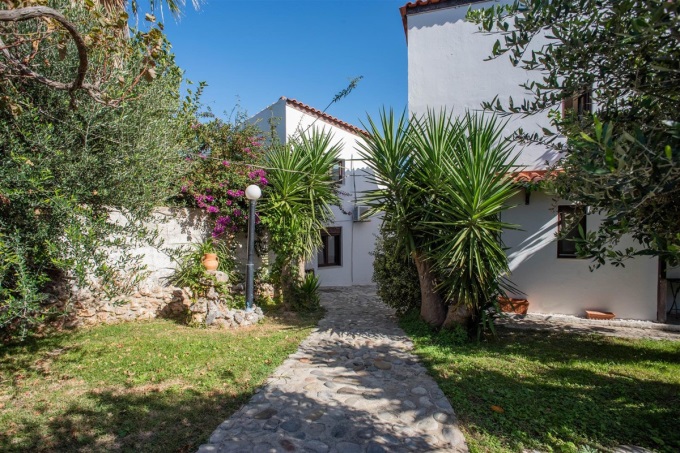 Great Property with Pool and Stunning Sea Views For Sale in Tavronitis - 77