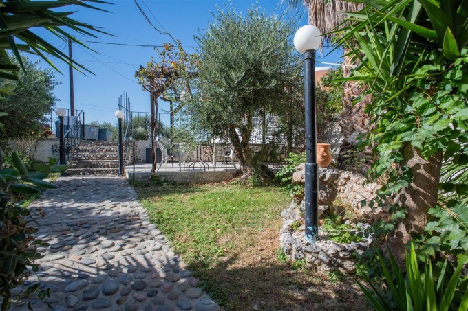 Great Property with Pool and Stunning Sea Views For Sale in Tavronitis - 7