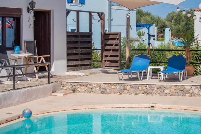 Great Property with Pool and Stunning Sea Views For Sale in Tavronitis - 11