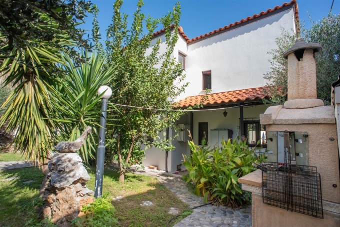 Great Property with Pool and Stunning Sea Views For Sale in Tavronitis - 2