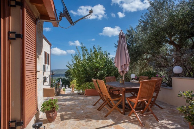 Stunning Stone Built Villa with Panoramic Views and Modern Amenities - 45