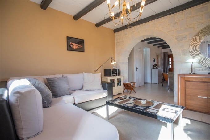 Stunning Stone Built Villa with Panoramic Views and Modern Amenities - 10