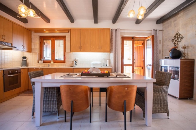 Stunning Stone Built Villa with Panoramic Views and Modern Amenities - 18