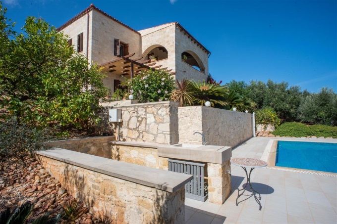 Stunning Stone Built Villa with Panoramic Views and Modern Amenities - 0