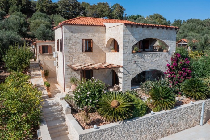 Stunning Stone Built Villa with Panoramic Views and Modern Amenities - 34