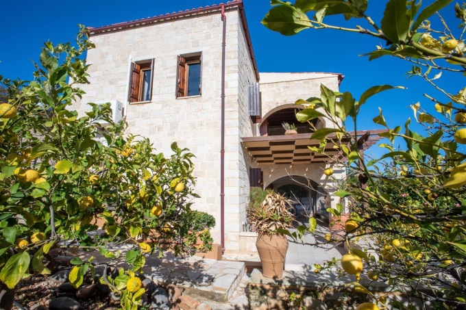 Stunning Stone Built Villa with Panoramic Views and Modern Amenities - 75