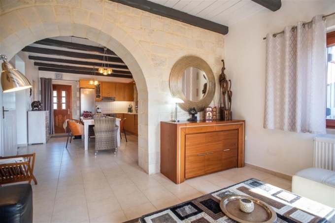 Stunning Stone Built Villa with Panoramic Views and Modern Amenities - 11