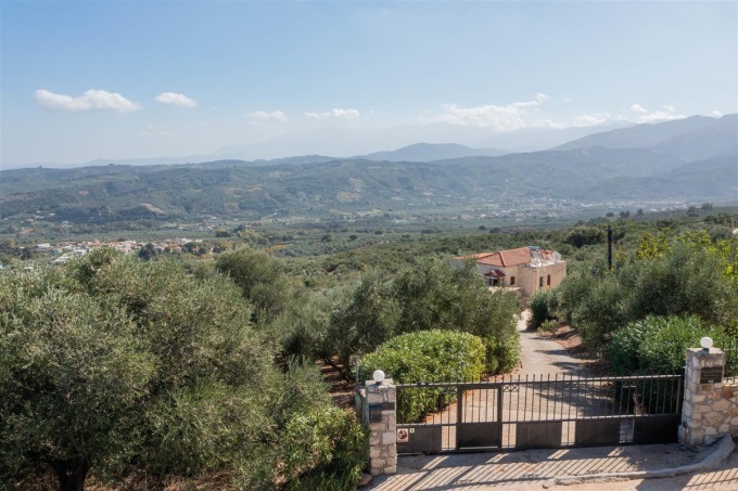 Stunning Stone Built Villa with Panoramic Views and Modern Amenities - 4