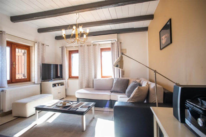 Stunning Stone Built Villa with Panoramic Views and Modern Amenities - 2
