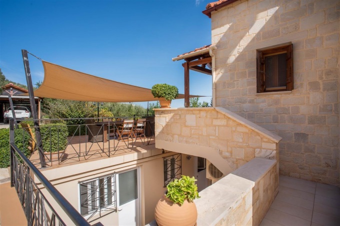 Stunning Stone Built Villa with Panoramic Views and Modern Amenities - 8