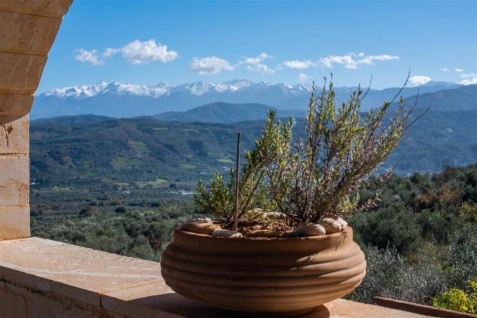 Stunning Stone Built Villa with Panoramic Views and Modern Amenities - 13