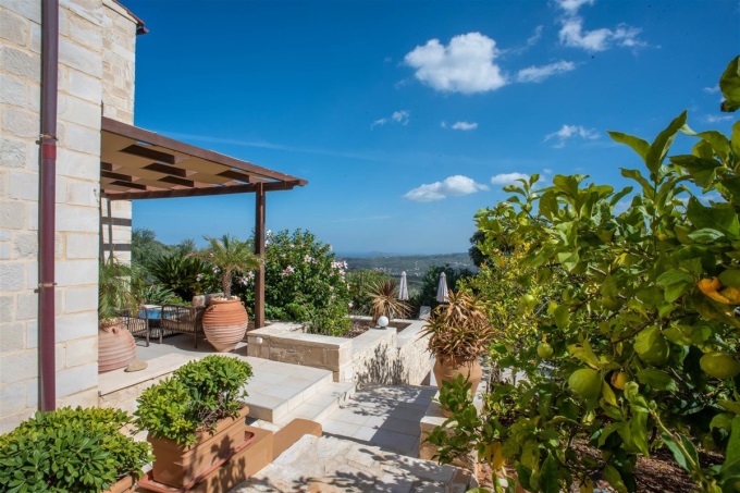 Stunning Stone Built Villa with Panoramic Views and Modern Amenities - 54
